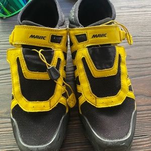 Clip-less MTB enduro/trail shoes.